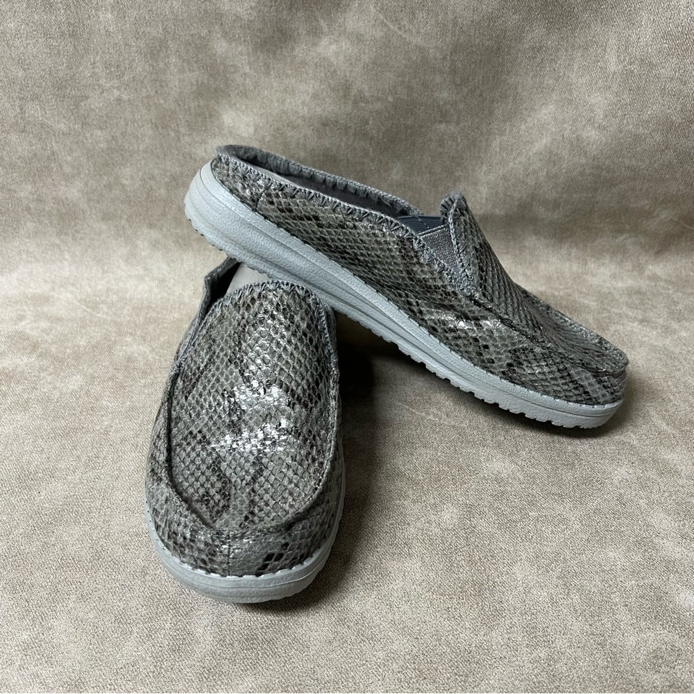 Hey Dude Women’s Size 5 Lexi Grey Snakeskin Slip On Loafer